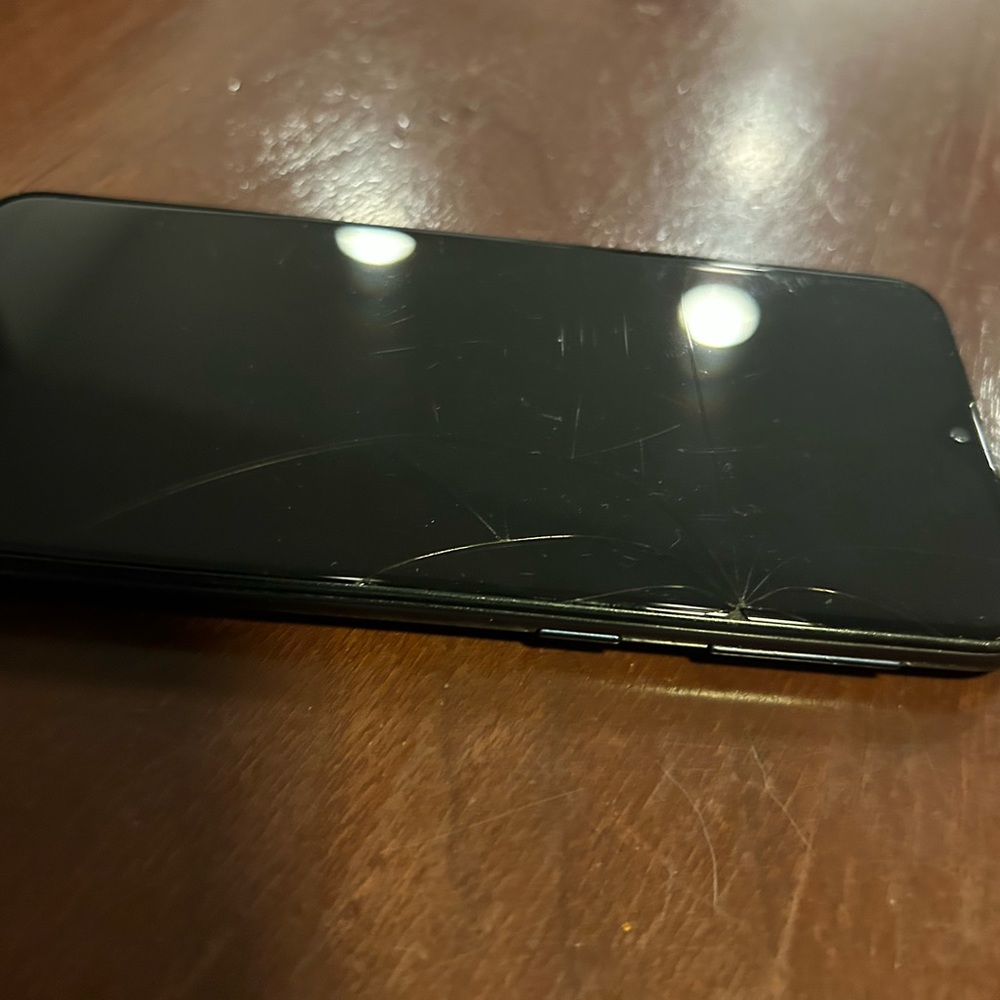 Samsung a10e for art or cricket screen is cracked but still works great
